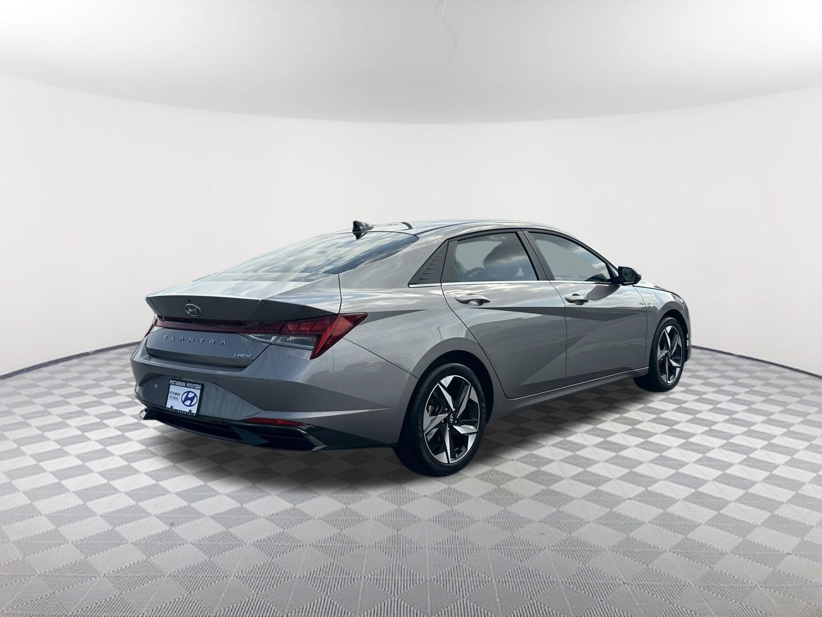 Used 2023 Hyundai Elantra Limited FWD image 5