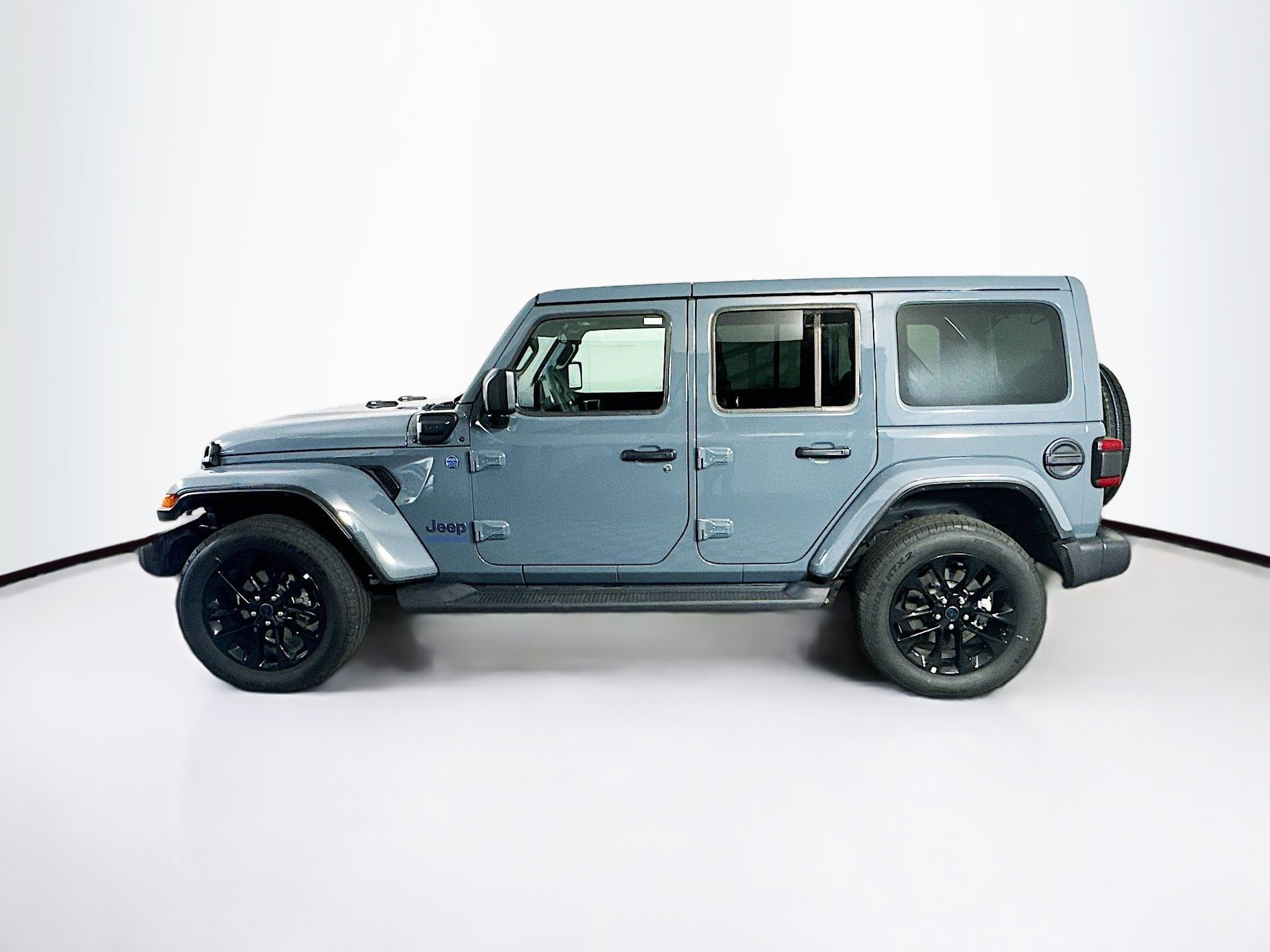 Used 2025 Jeep Wrangler Sahara image 4
