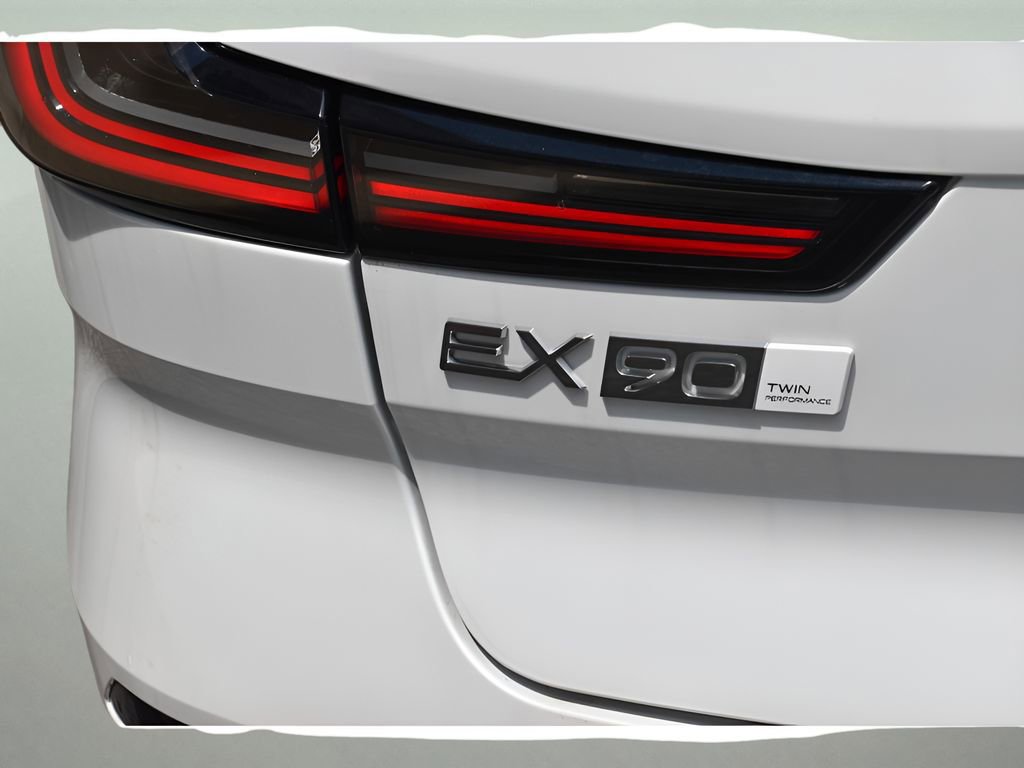 Certified 2025 Volvo EX90 Ultra image 27
