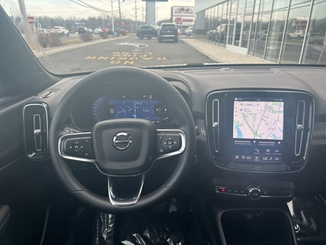 Certified 2025 Volvo XC40 B5 Plus image 18