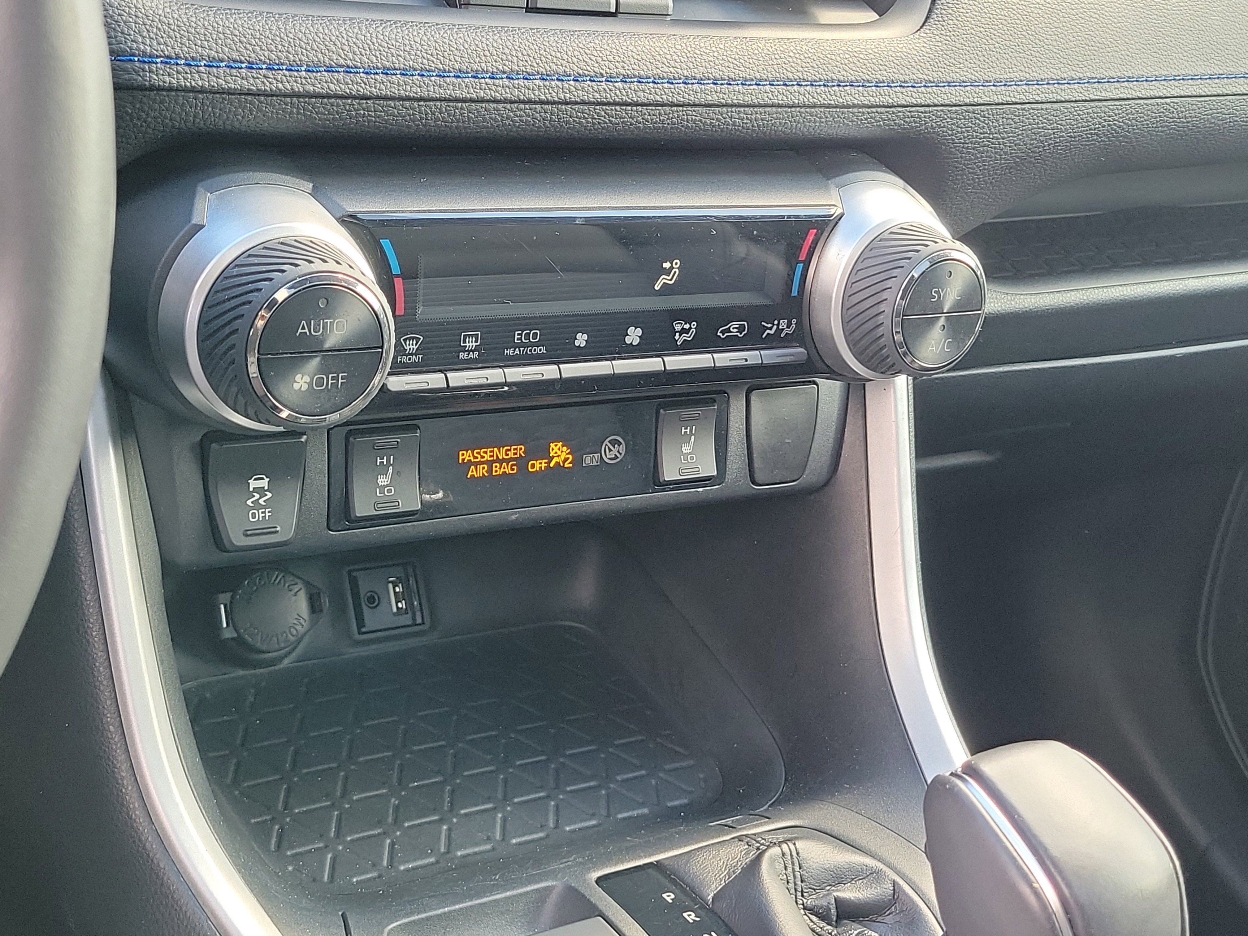 Used 2019 Toyota RAV4 XSE w/ XSE Weather Package image 27