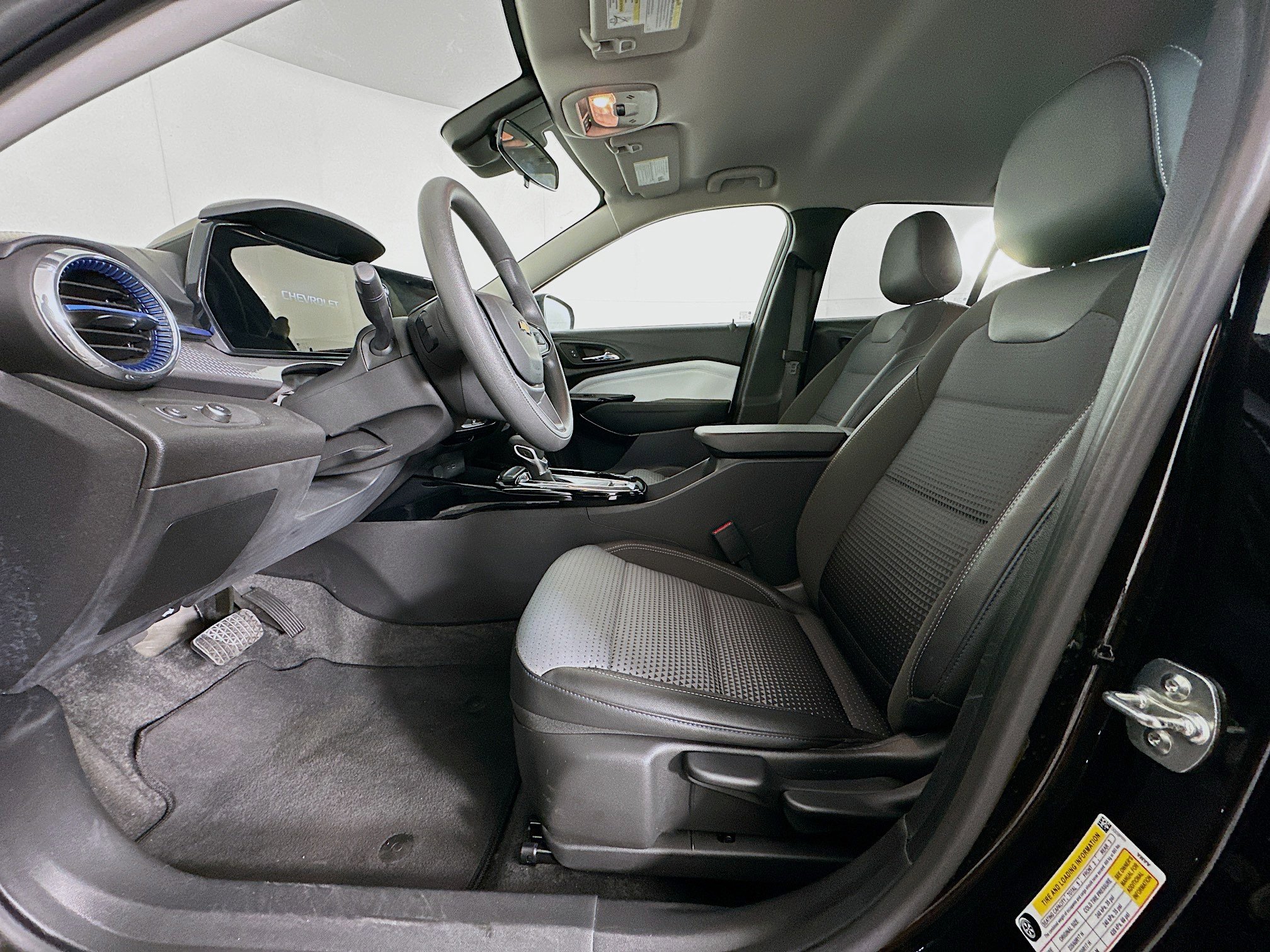 Used 2025 Chevrolet Trax LT image 13