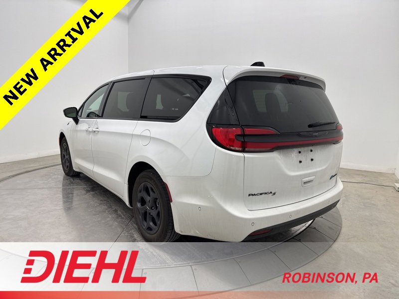 Used 2023 Chrysler Pacifica Limited w/ S Appearance Package image 5