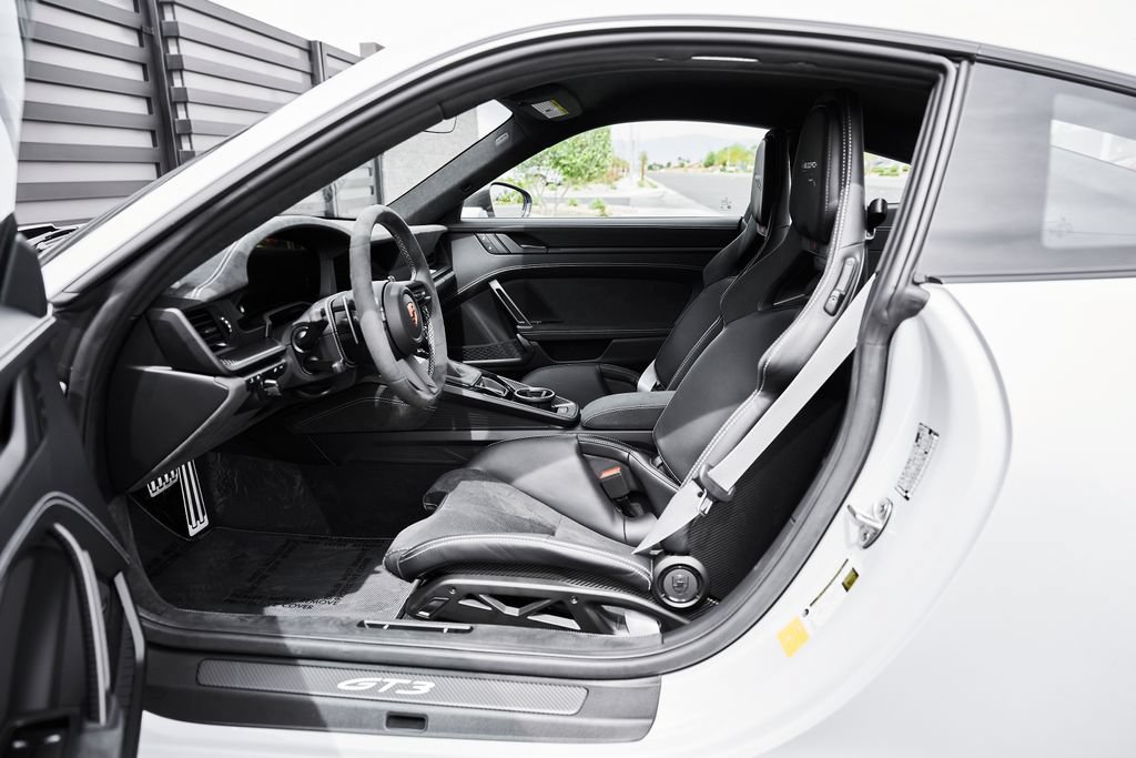 Used 2026 Porsche 911 GT3 w/ Weissach Package RWD image 34