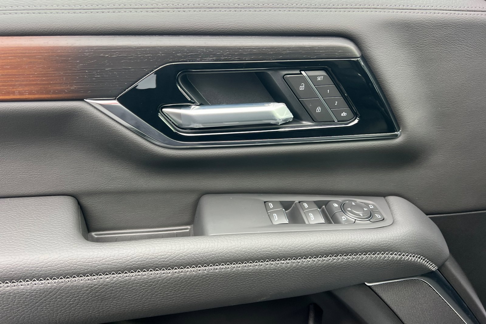 New 2026 GMC Yukon XL Denali image 9