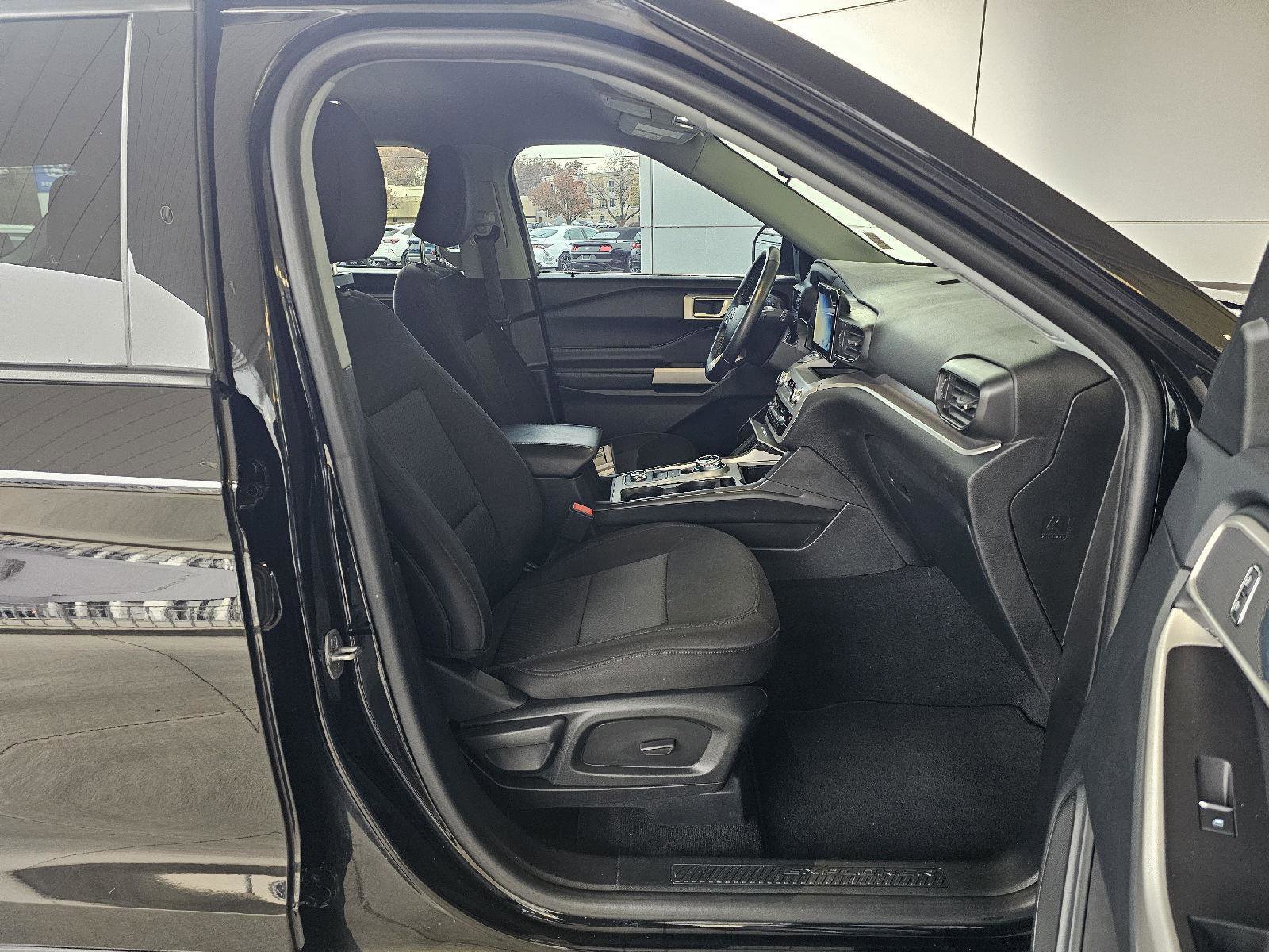 Used 2022 Ford Explorer XLT image 12