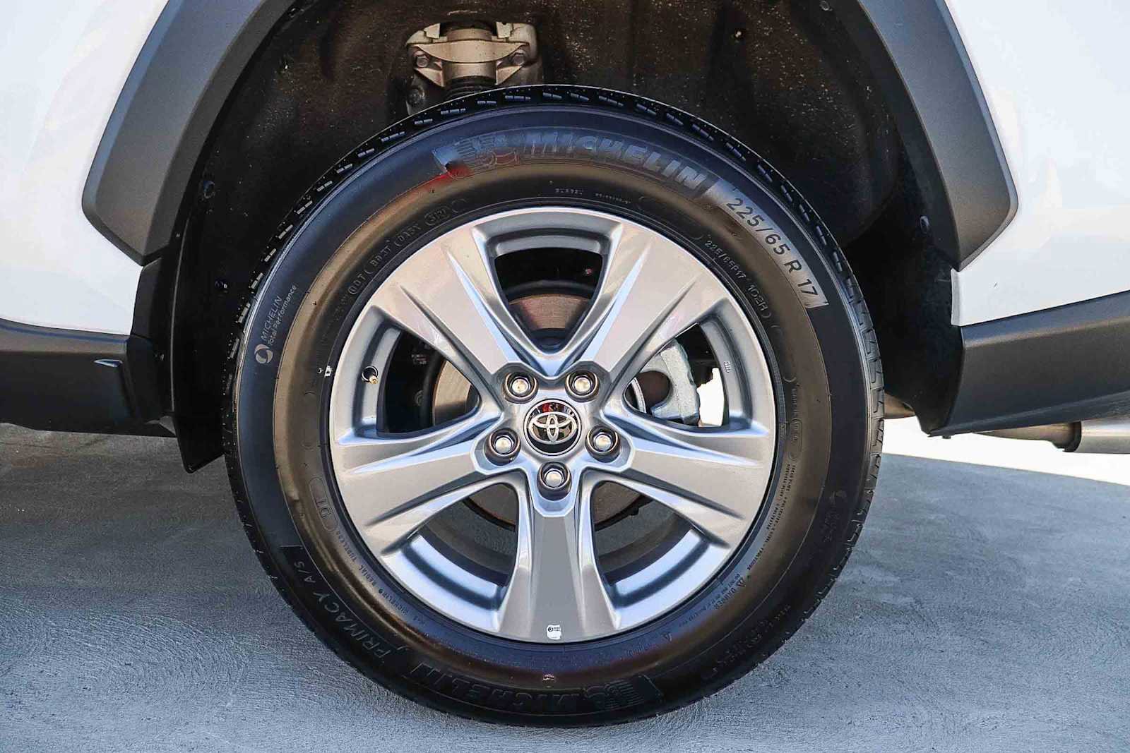 Used 2022 Toyota RAV4 XLE image 13