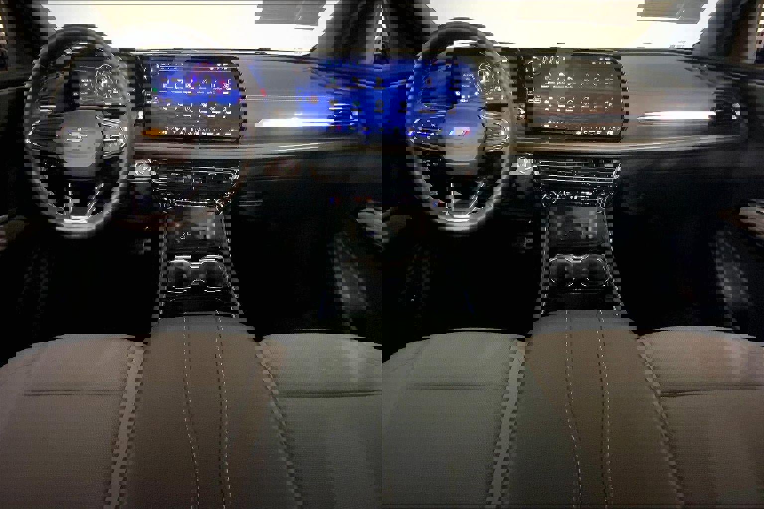 Used 2025 Chevrolet Traverse LT image 15