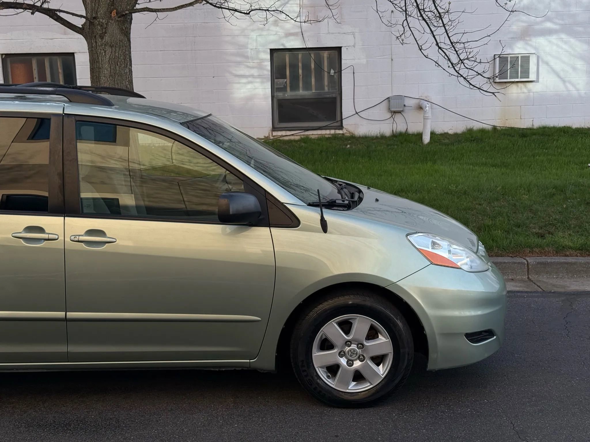 Used 2010 Toyota Sienna LE image 7