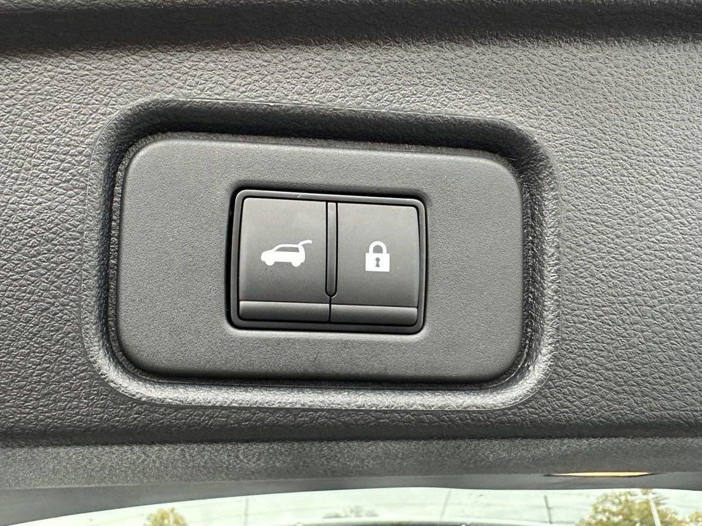 Certified 2025 Nissan Pathfinder SL AWD/4WD image 32