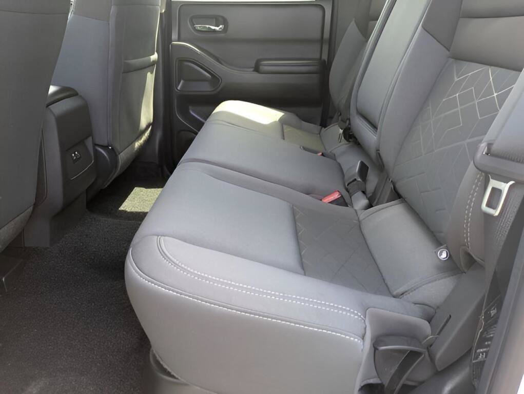 Used 2025 Nissan Frontier SV AWD/4WD image 20