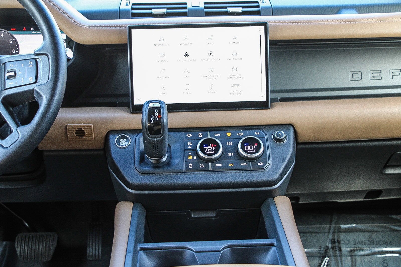 Used 2025 Land Rover Defender 130 X-Dynamic SE image 13