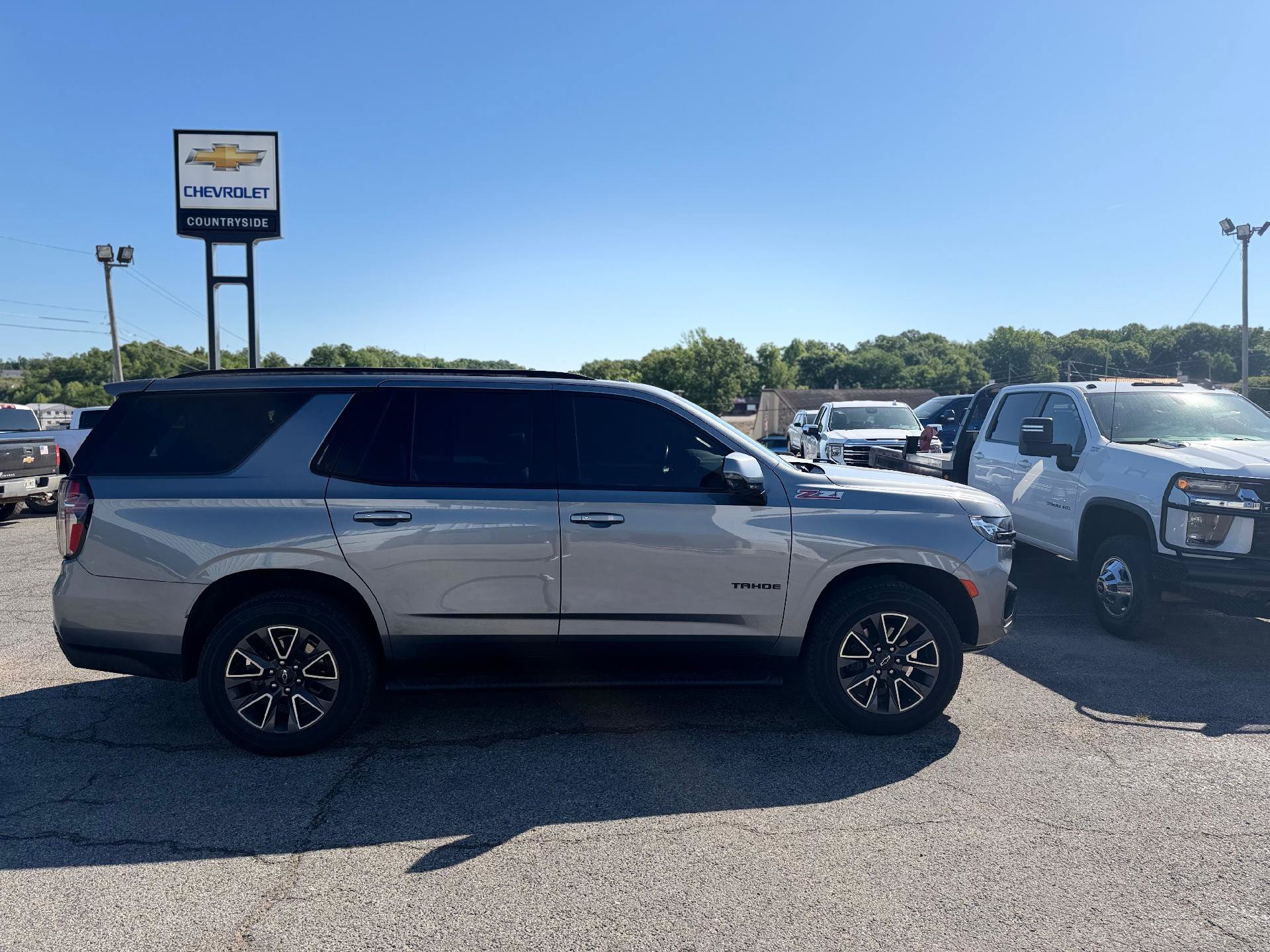 Used 2022 Chevrolet Tahoe Z71 w/ Z71 Off-Road Package AWD/4WD image 2