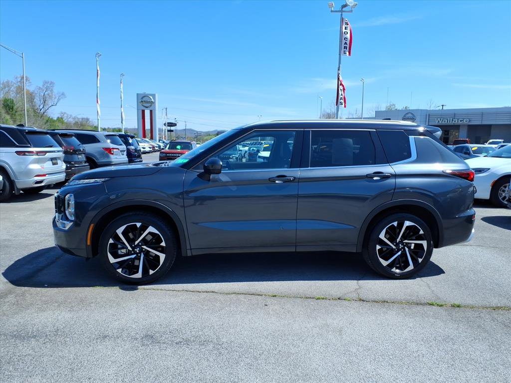 Used 2024 Mitsubishi Outlander SEL video 2