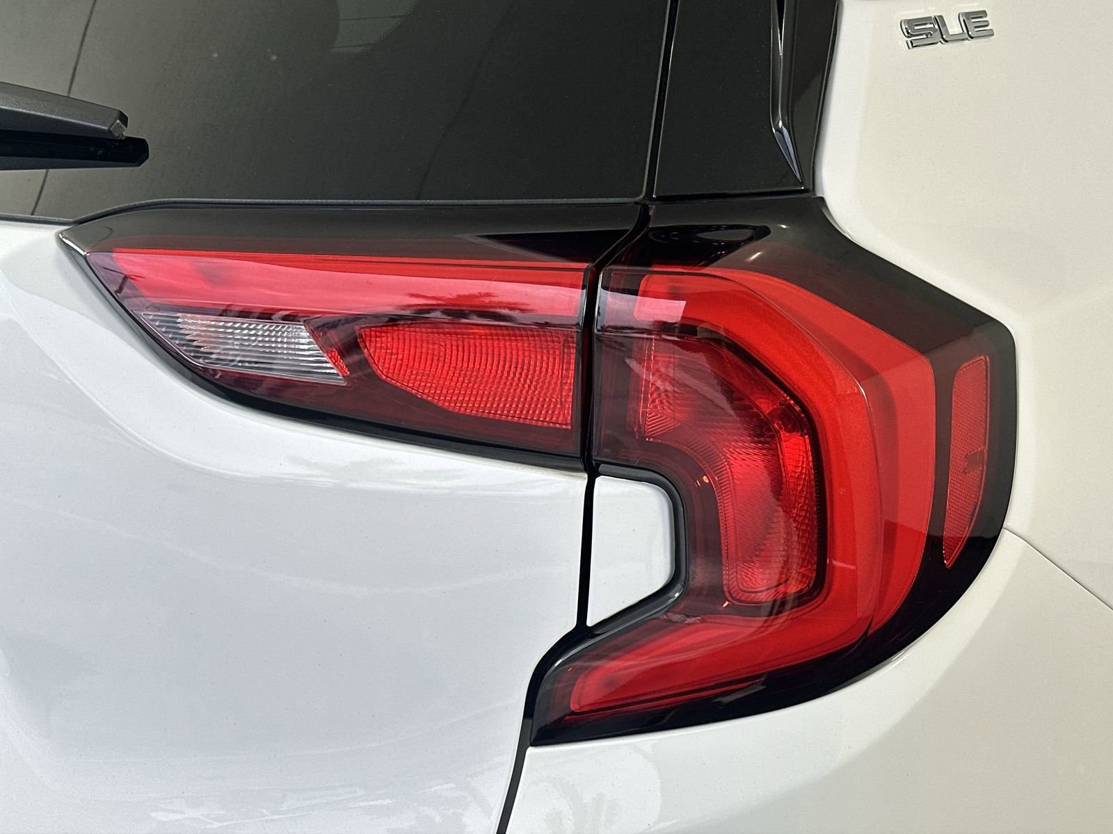 Used 2020 GMC Terrain SLE image 30