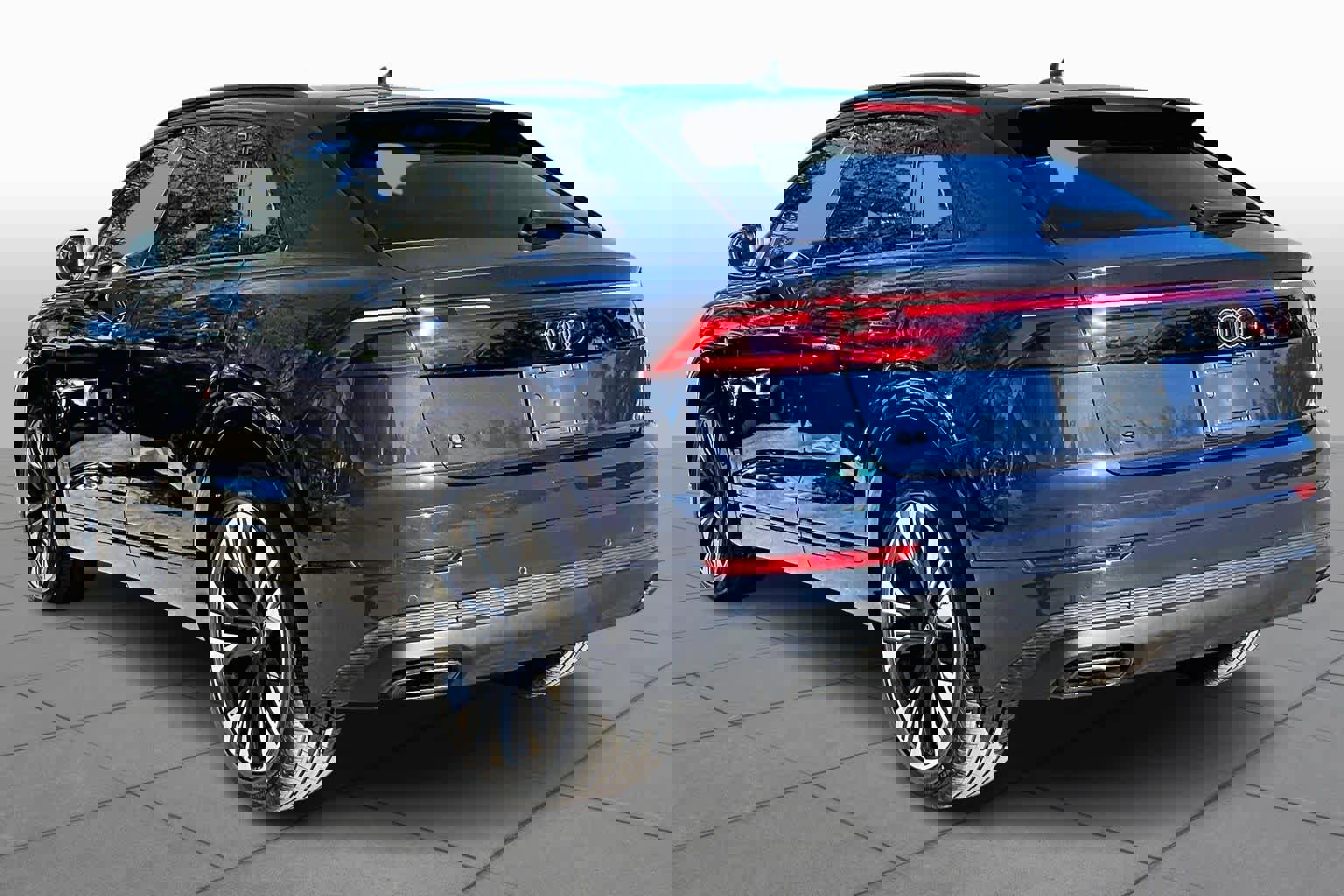 Used 2025 Audi Q8 Premium Plus image 11