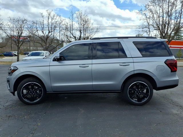 Used 2024 Ford Expedition Limited image 18