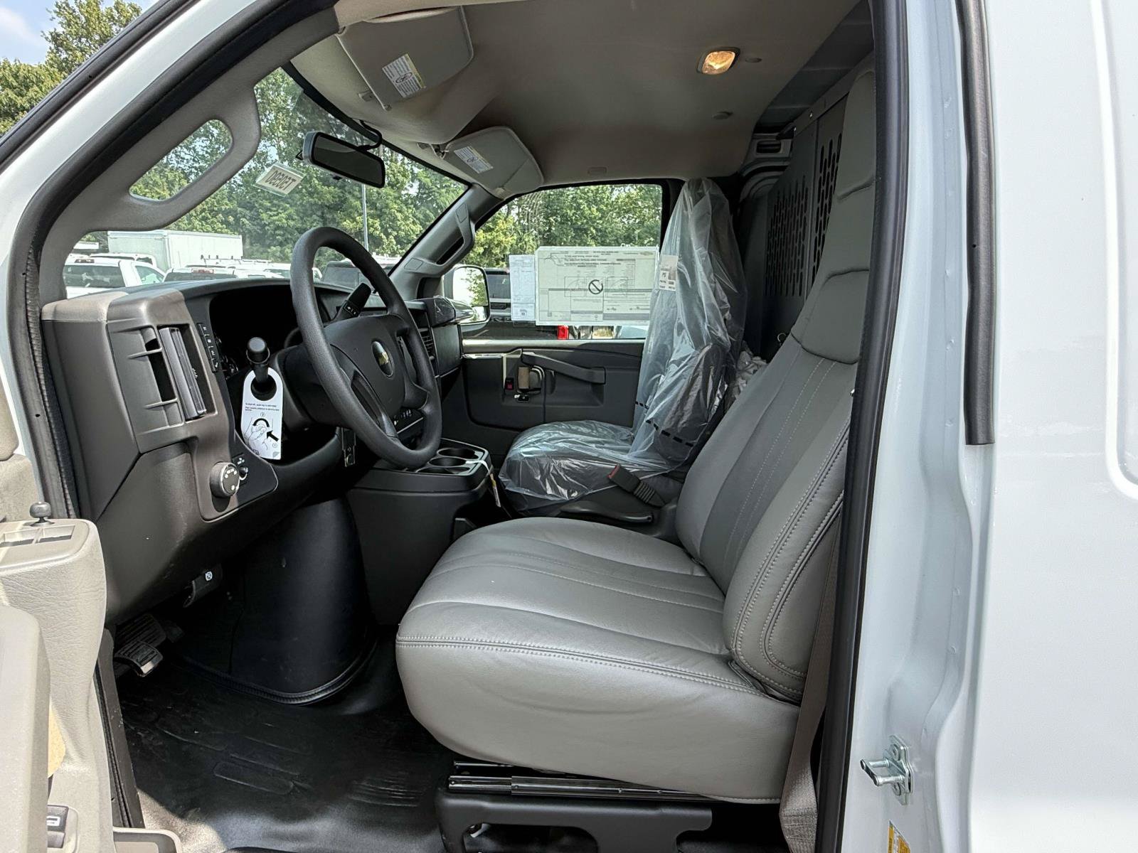 New 2025 Chevrolet Express 3500 Extended RWD image 20