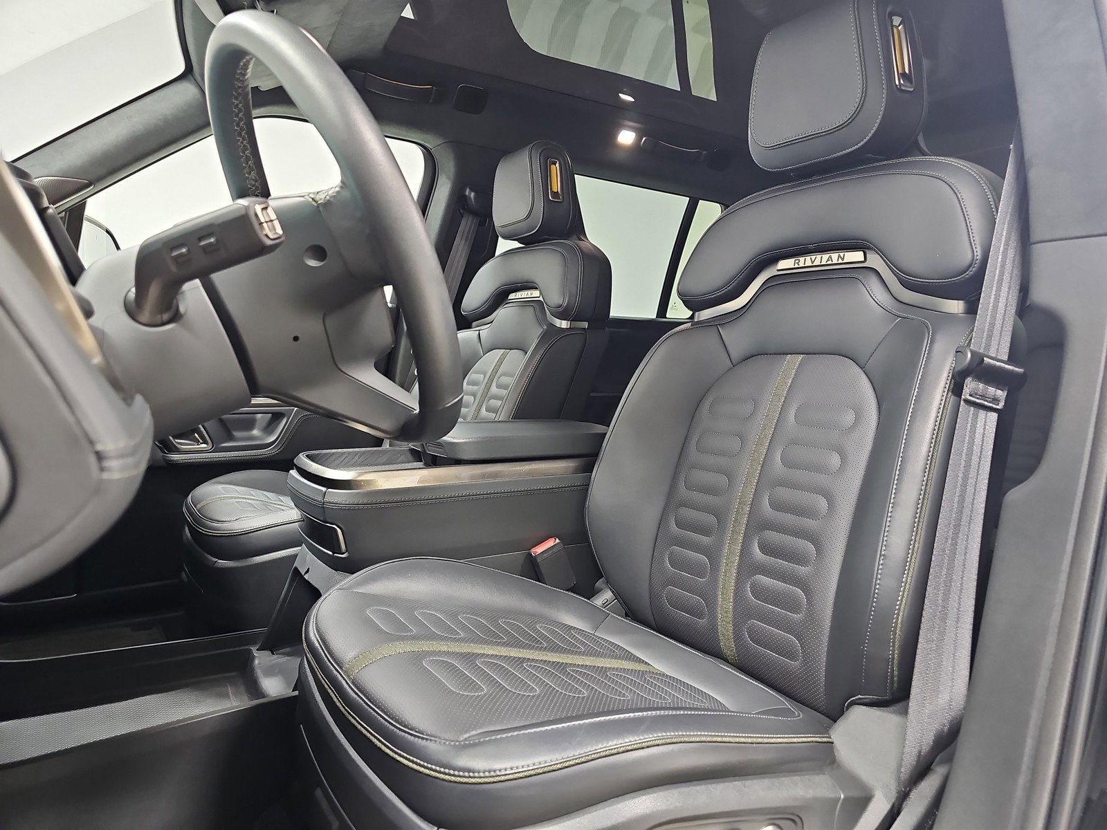 Used 2024 Rivian R1S Adventure AWD/4WD image 20