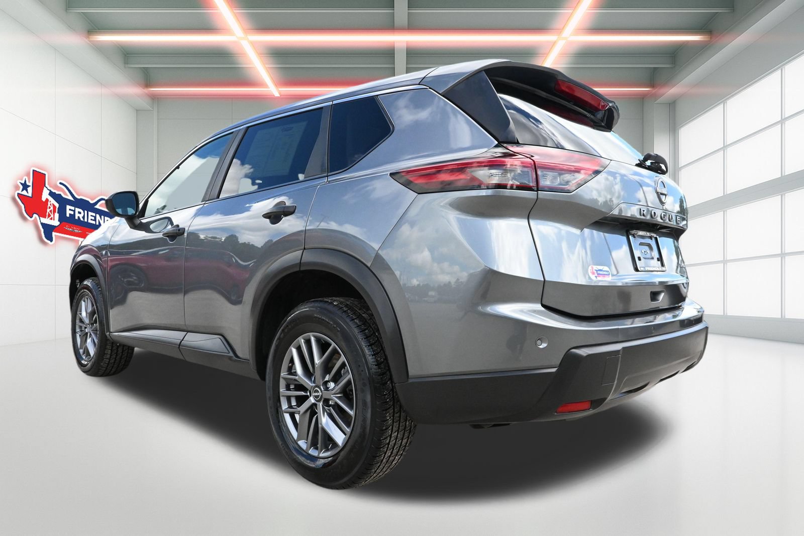 Used 2024 Nissan Rogue S AWD/4WD image 2
