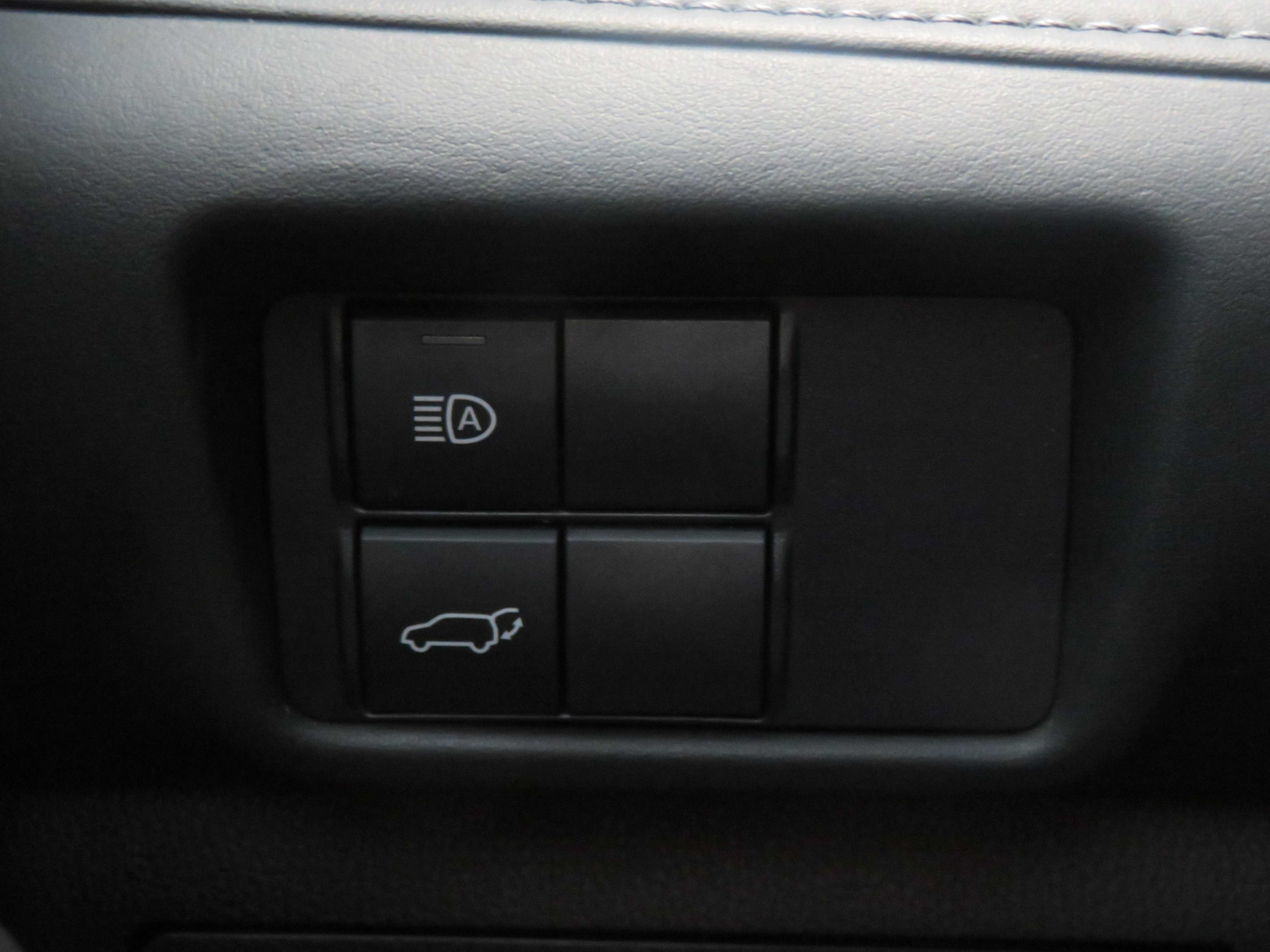 Used 2020 Toyota Highlander XLE FWD image 40