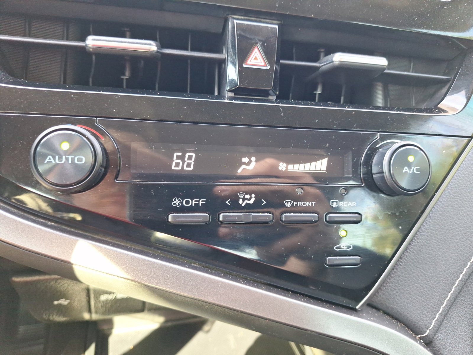 Used 2021 Toyota Camry SE FWD image 25
