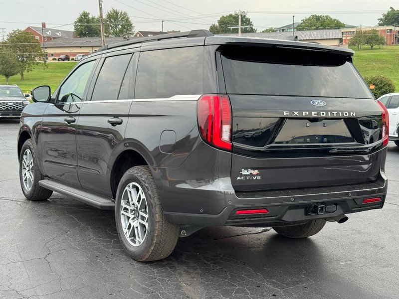 Used 2025 Ford Expedition Active AWD/4WD image 6