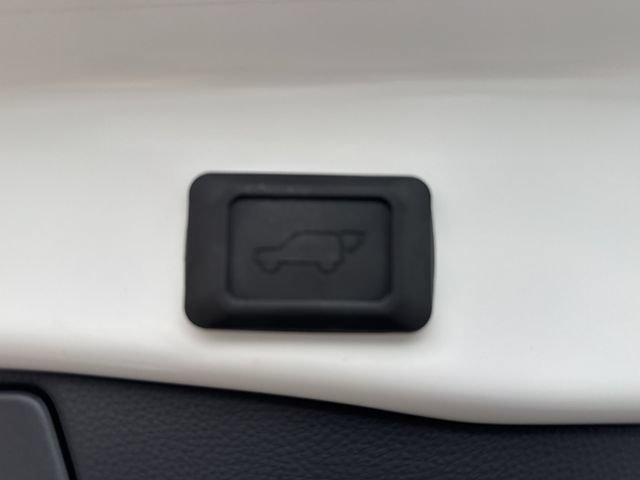 Used 2025 Toyota RAV4 XSE AWD/4WD image 19