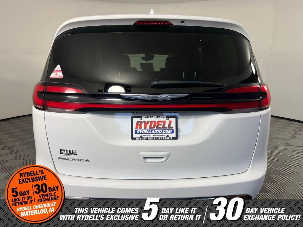 Used 2022 Chrysler Pacifica Touring-L image 5
