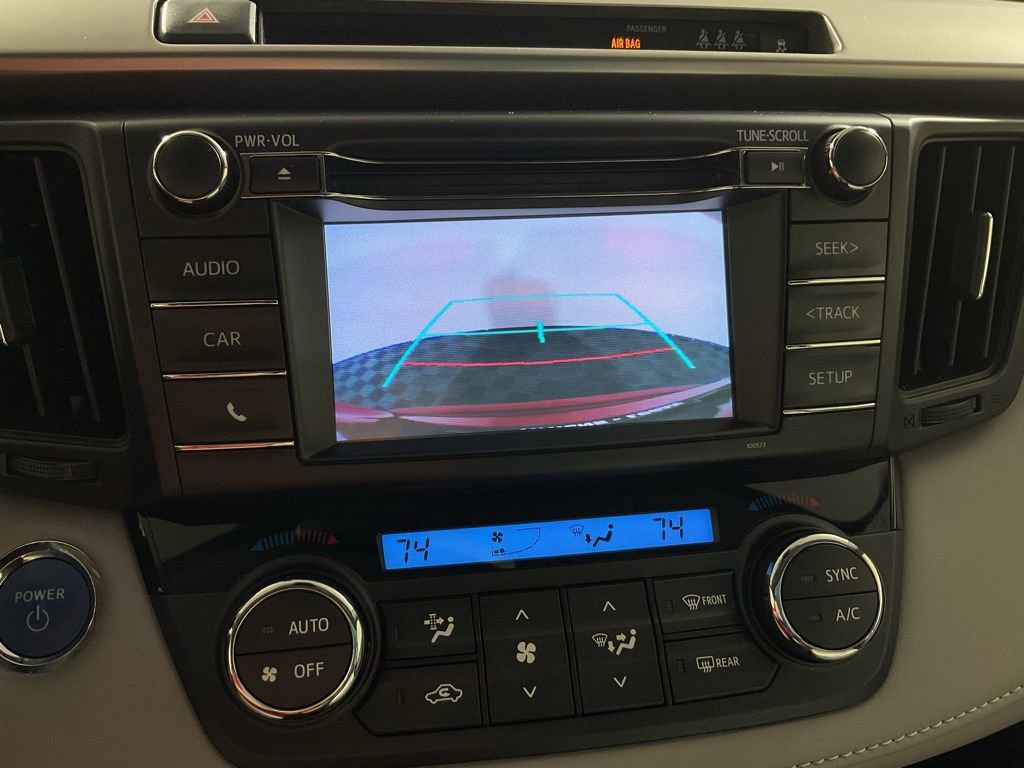 Used 2018 Toyota RAV4 LE AWD/4WD image 2