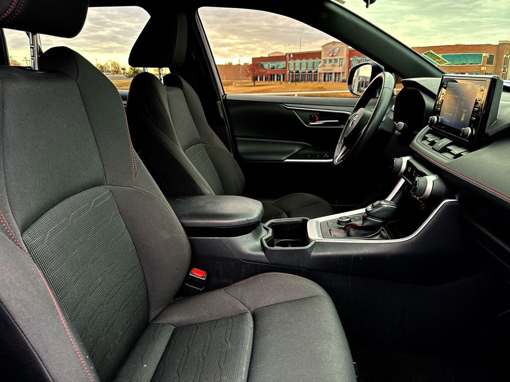 Used 2022 Toyota RAV4 SE image 23