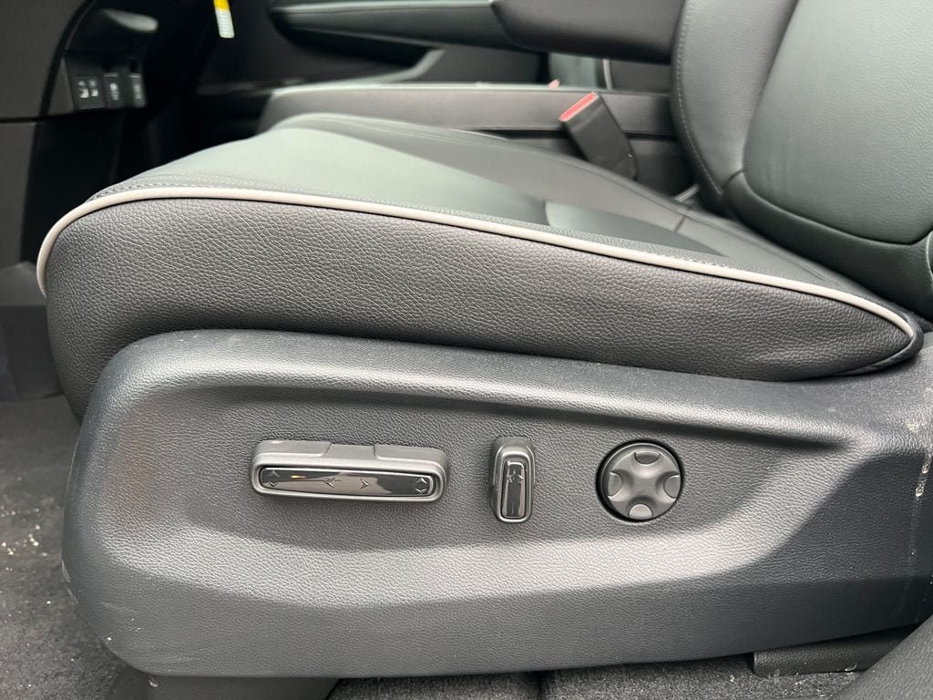 New 2026 Honda Odyssey Touring image 11