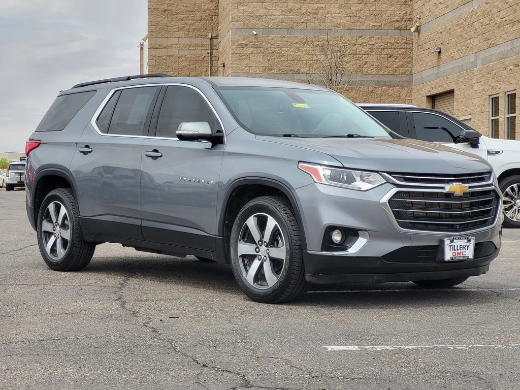 Used 2020 Chevrolet Traverse LT w/ LT Premium Package AWD/4WD image 2