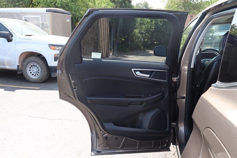 Used 2019 Ford Edge SEL w/ Equipment Group 201A AWD/4WD image 24