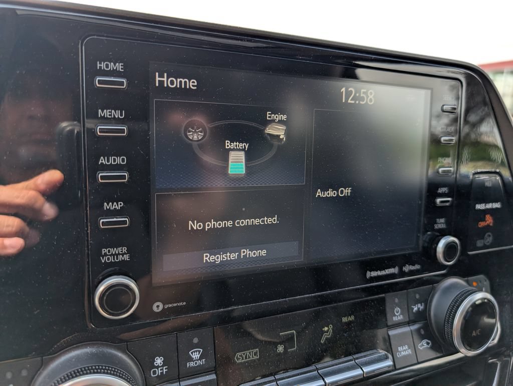 Used 2021 Toyota Highlander XLE AWD/4WD image 25