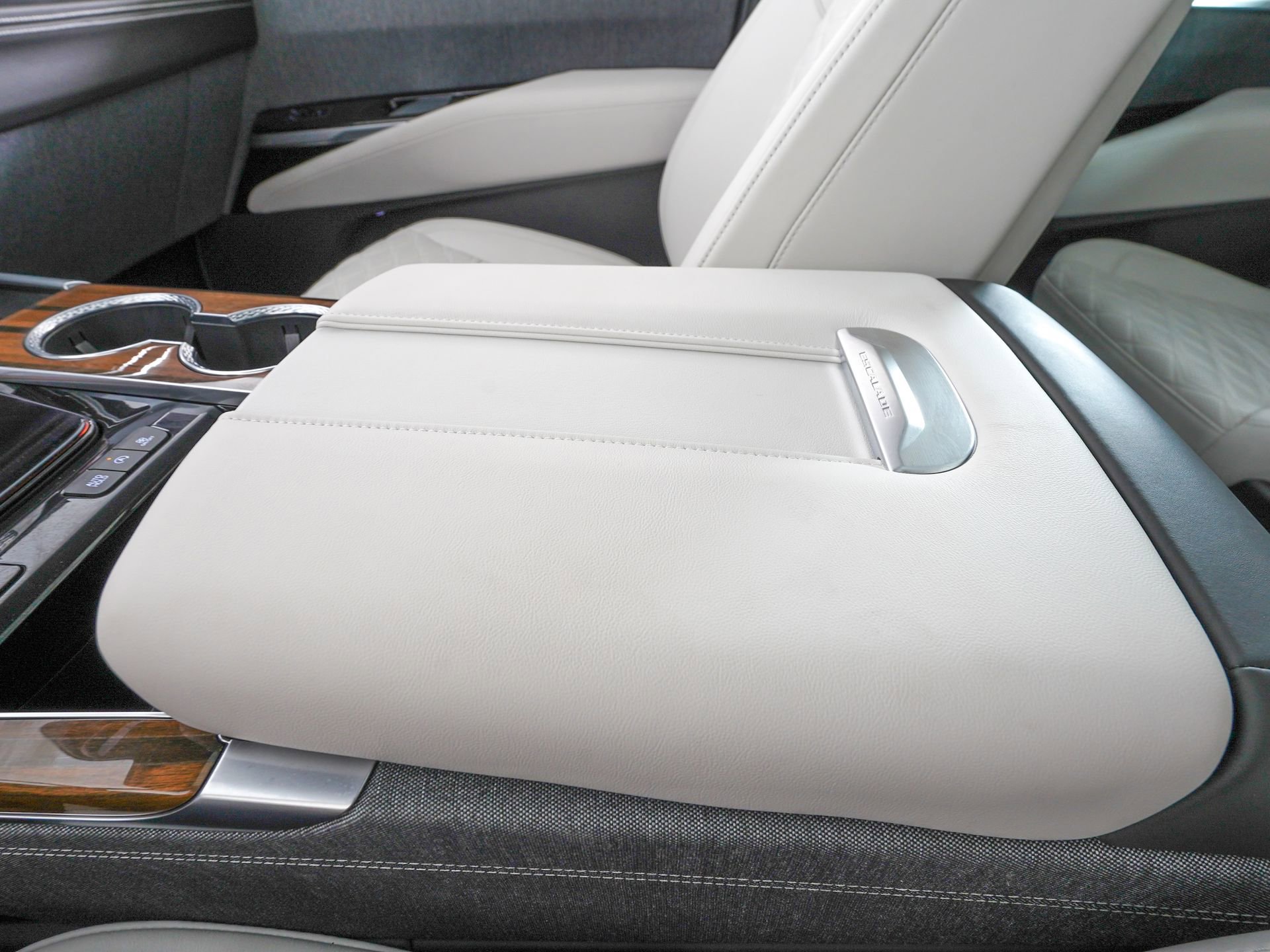 Used 2026 Cadillac Escalade Platinum Luxury w/ LPO, Floor Liner Package AWD/4WD image 31