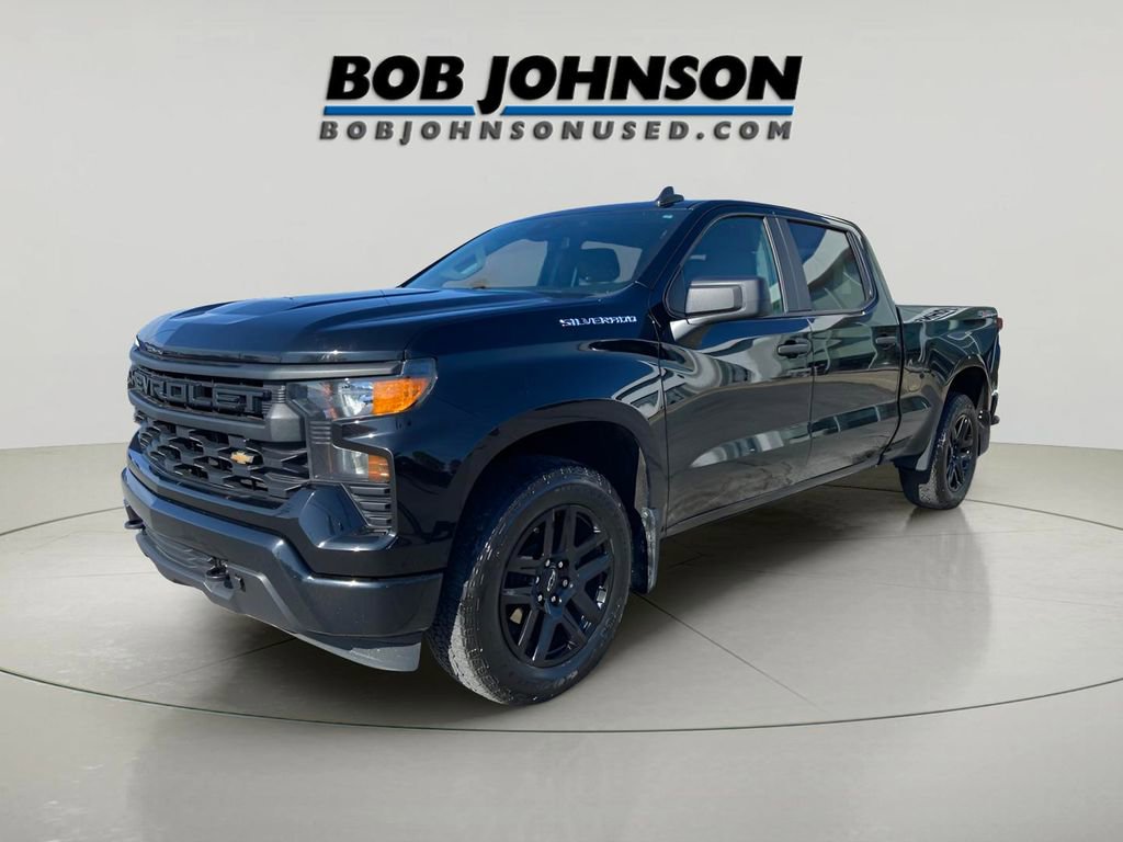 Used 2023 Chevrolet Silverado 1500 Custom image 3
