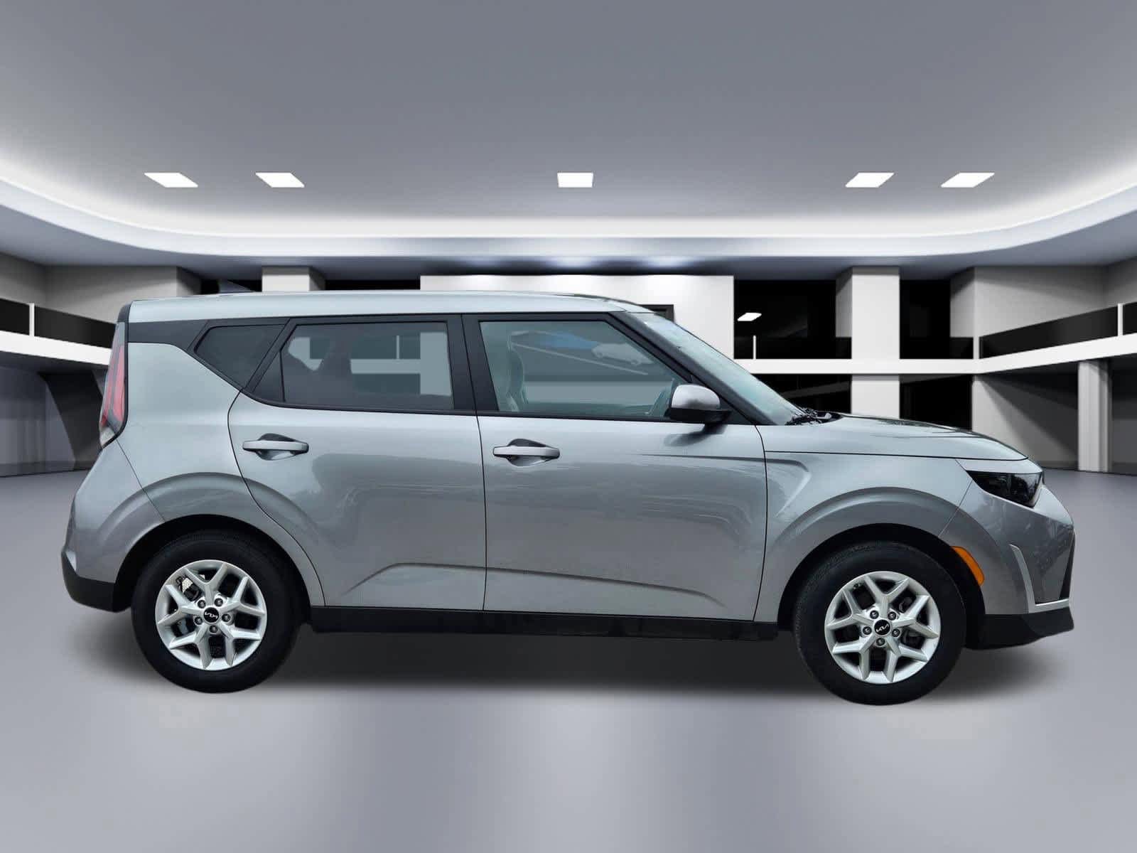 Certified 2025 Kia Soul LX w/ LX Technology Package FWD image 7