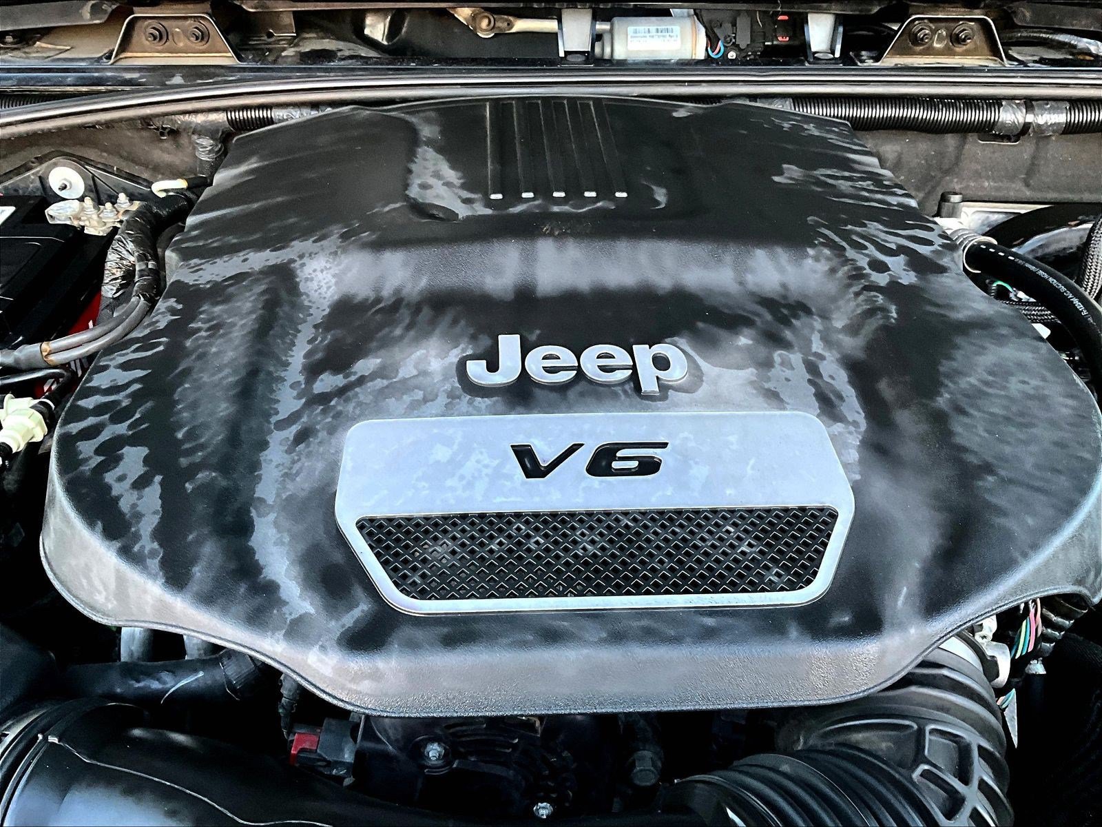 Used 2015 Jeep Wrangler Sport w/ Quick Order Package 24S AWD/4WD image 28