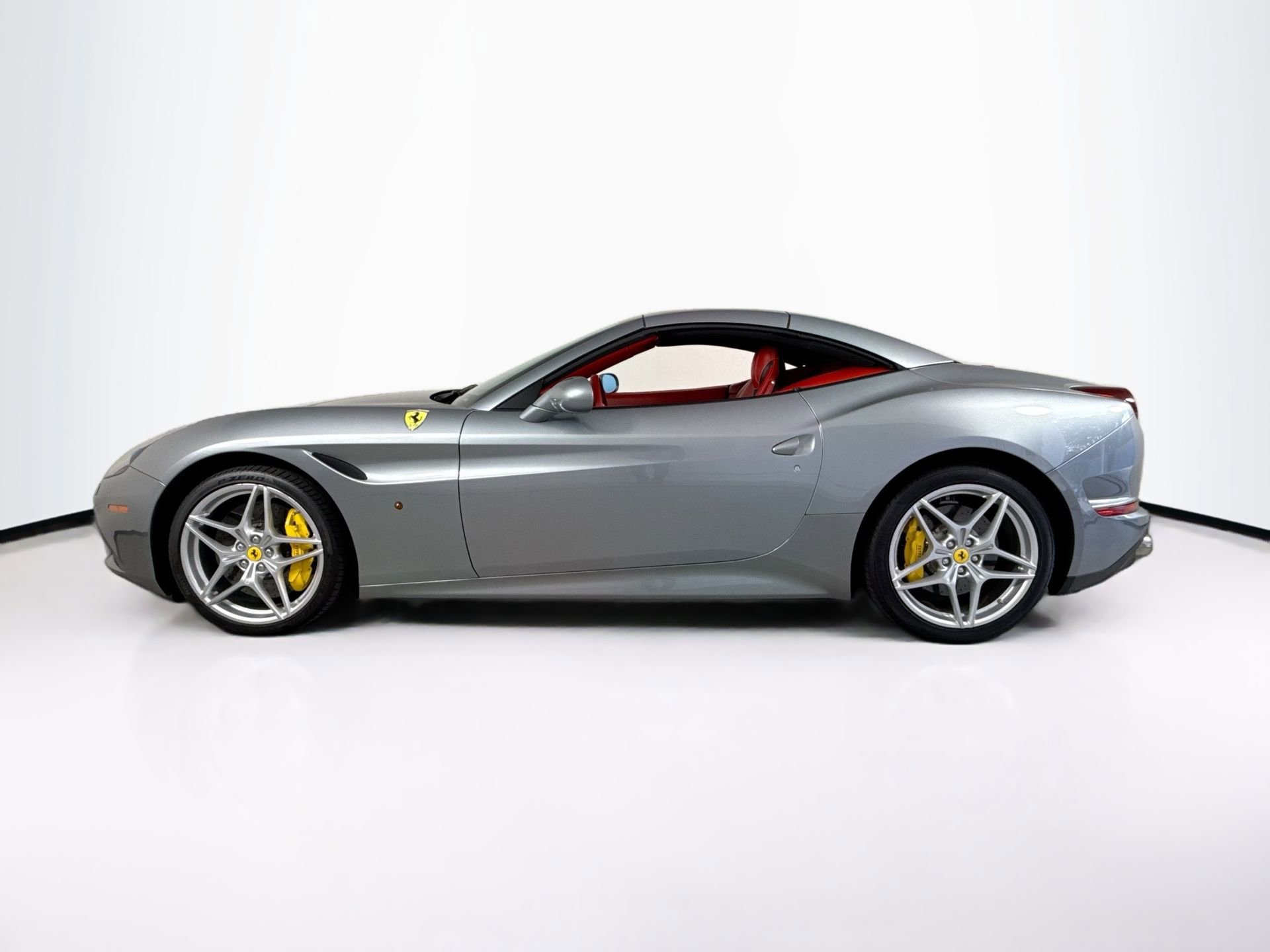 Certified 2018 Ferrari California T image 4