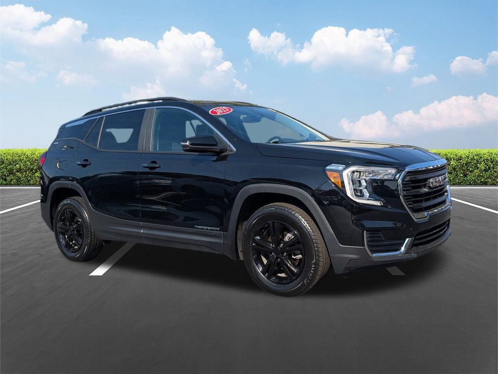 Used 2023 GMC Terrain SLE w/ Driver Convenience Package image 2