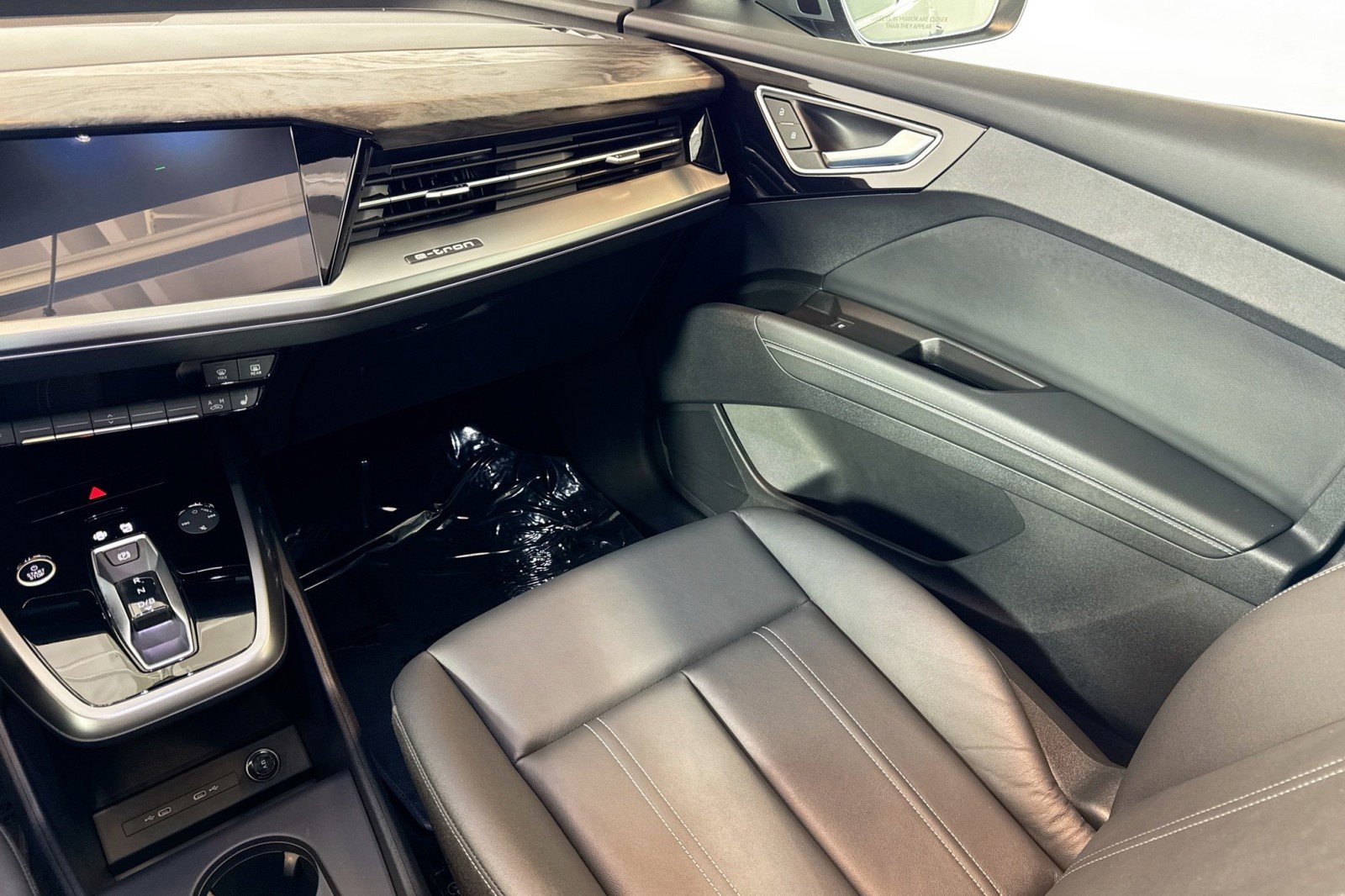 Used 2025 Audi Q4 e-tron Premium w/ Convenience Package image 22