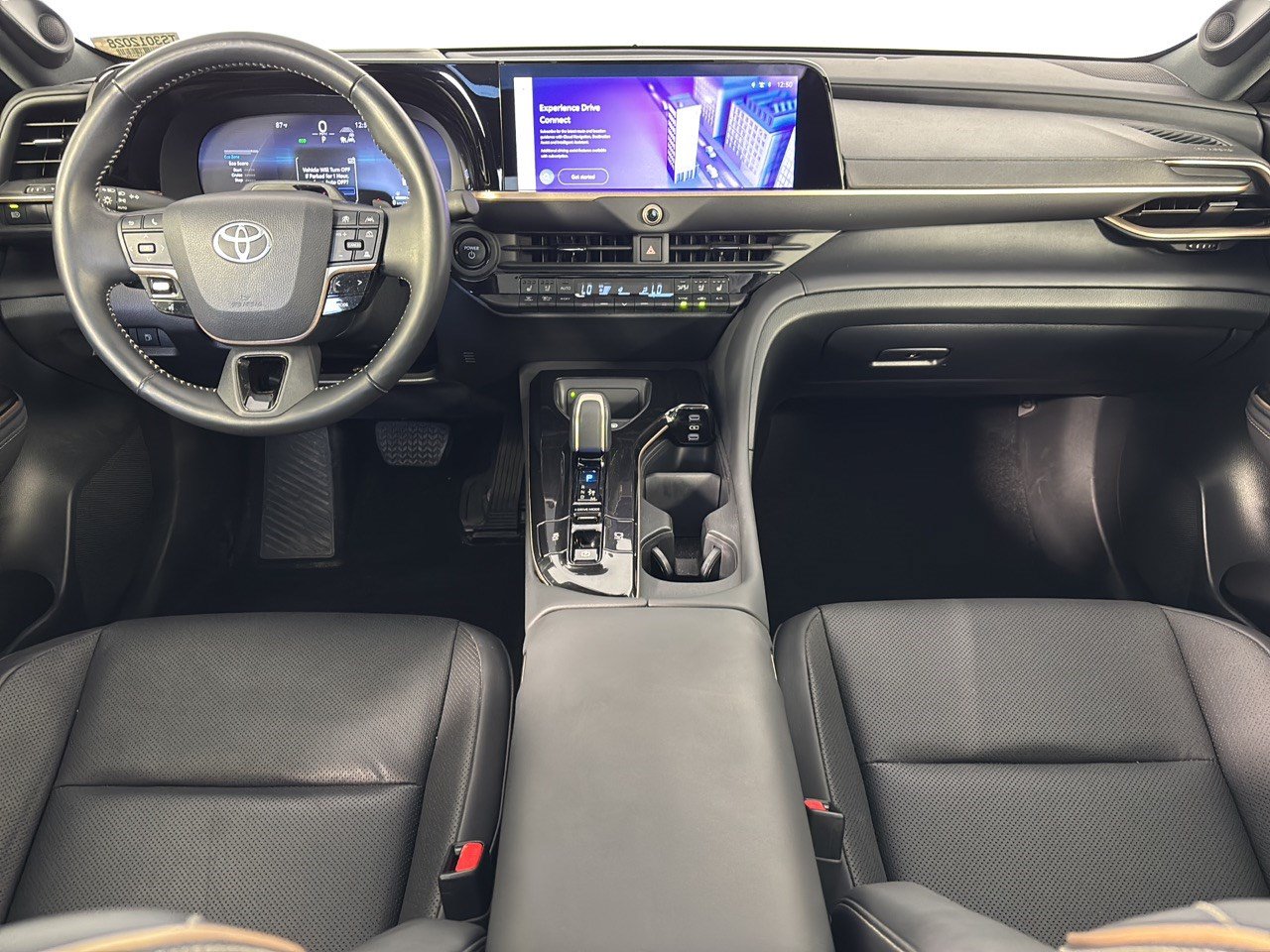 Used 2025 Toyota Crown Platinum AWD/4WD image 17