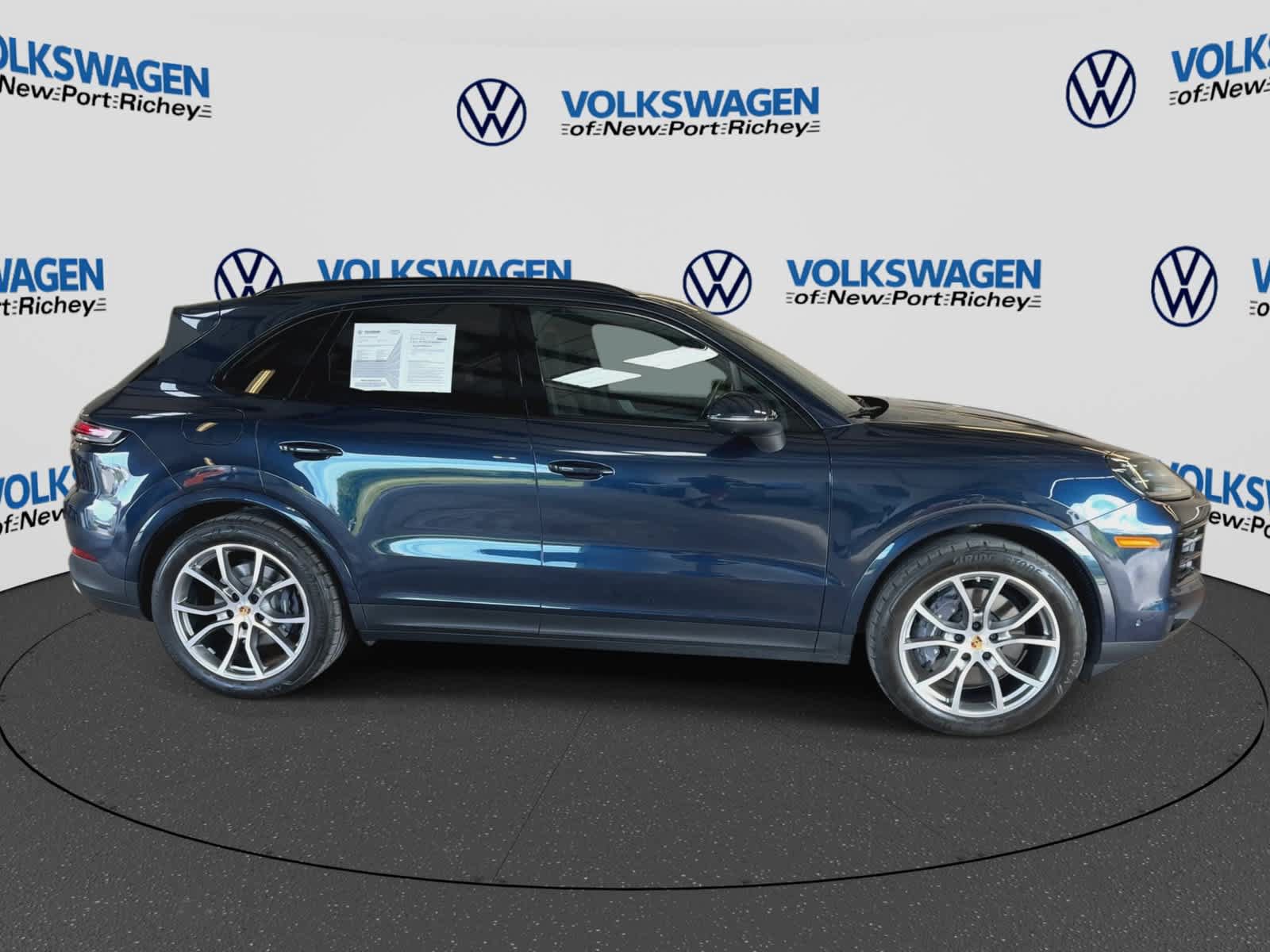 Used 2024 Porsche Cayenne AWD/4WD image 9