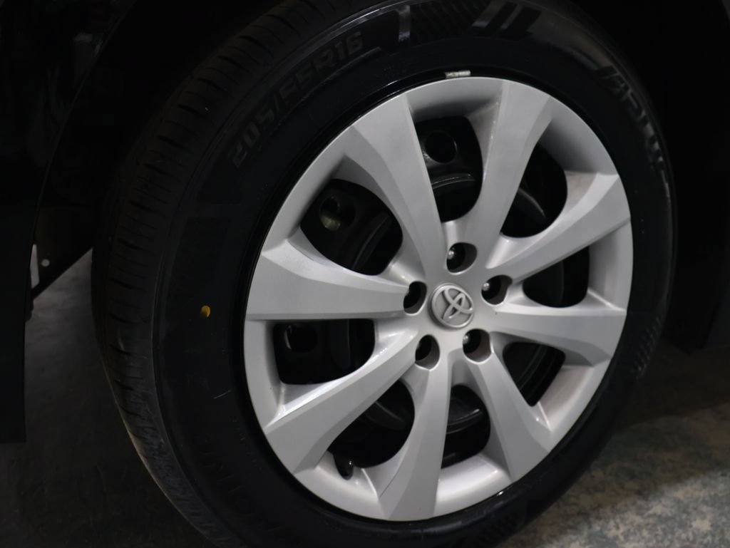 Used 2024 Toyota Corolla LE FWD image 29
