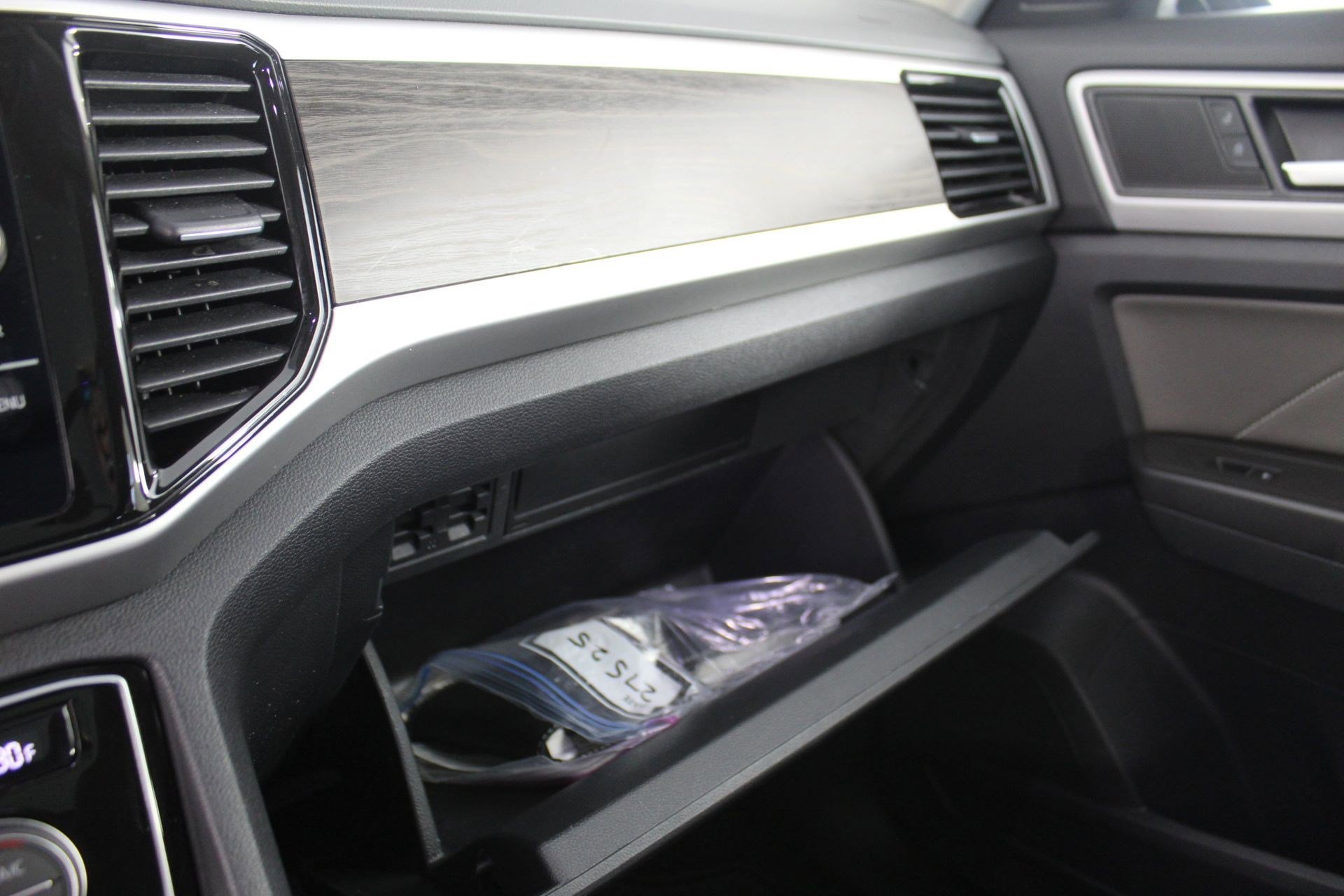 Used 2023 Volkswagen Atlas SE w/ Panoramic Sunroof Package image 28