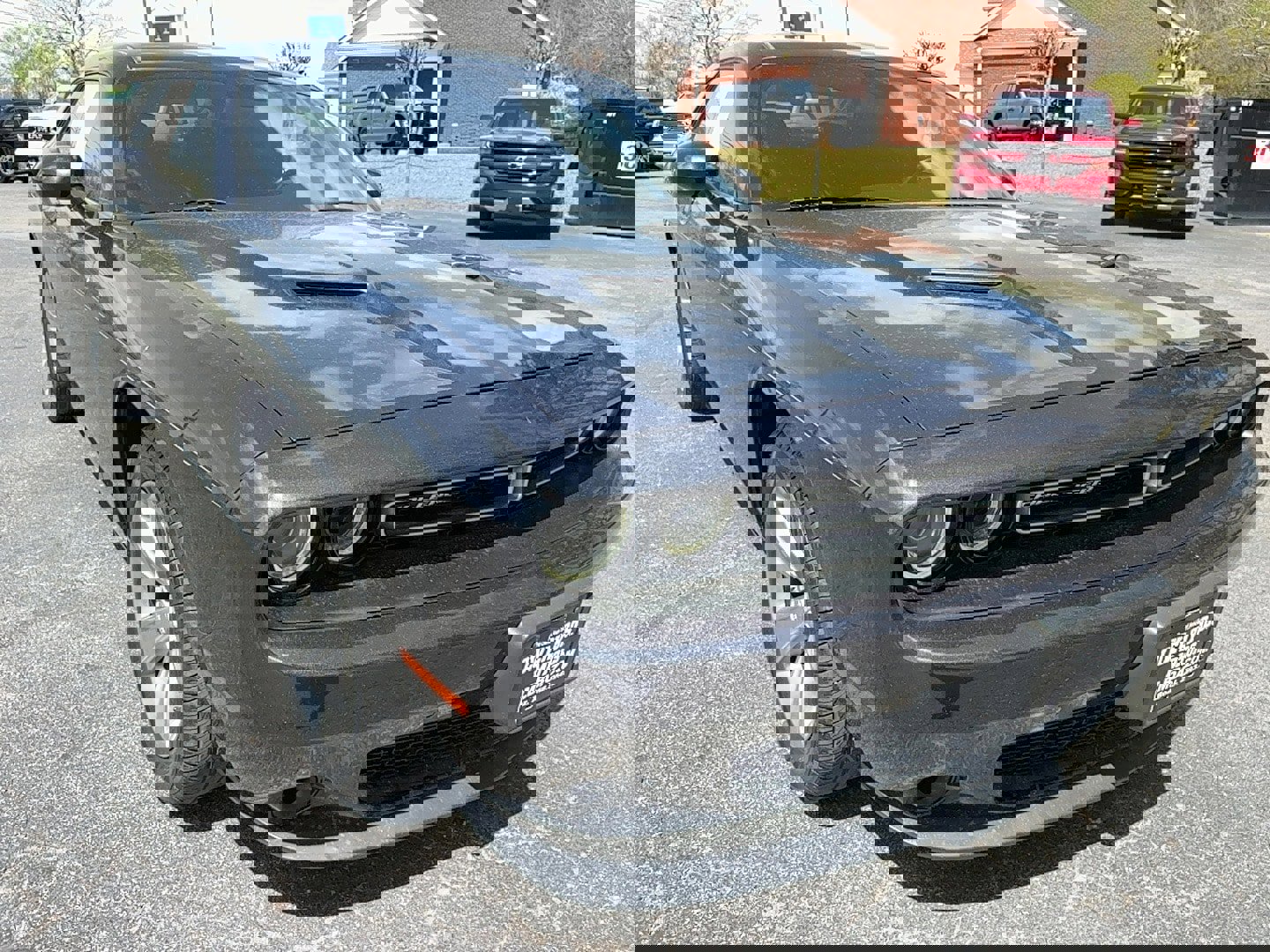 Used 2016 Dodge Challenger SXT image 2