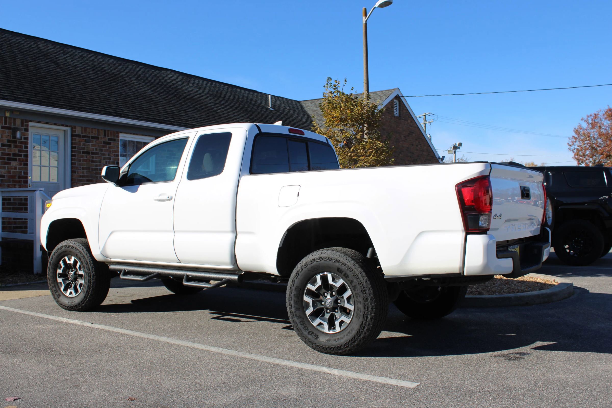 Used 2019 Toyota Tacoma SR w/ SR Convenience Package image 4