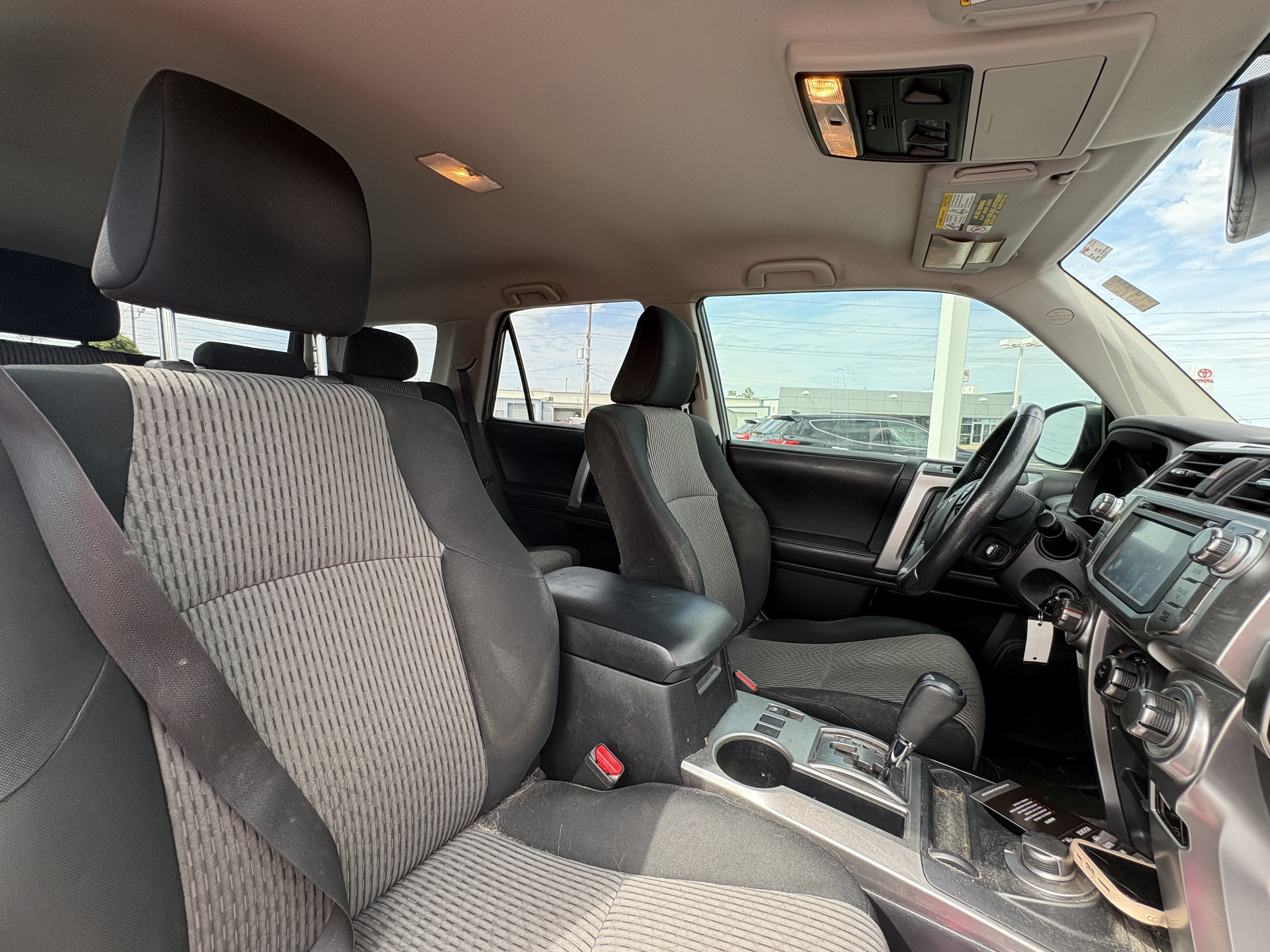 Used 2017 Toyota 4Runner SR5 AWD/4WD image 12
