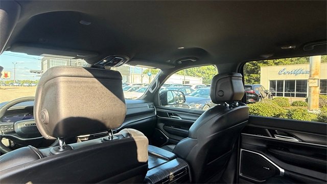 Used 2024 Jeep Wagoneer Series III w/ Flexible Seating Group image 28